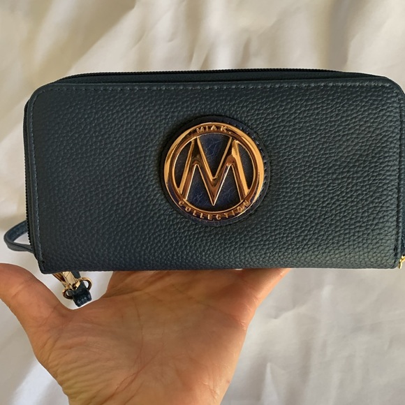 Navy blue MKF Collection Yola purse and matching wallet. - Picture 2 of 10